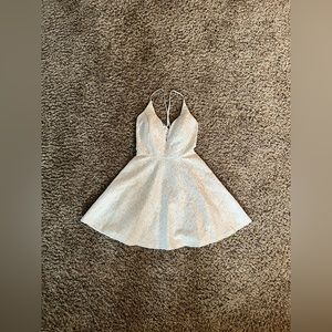 Windsor White and Gold Dress Size Medium.